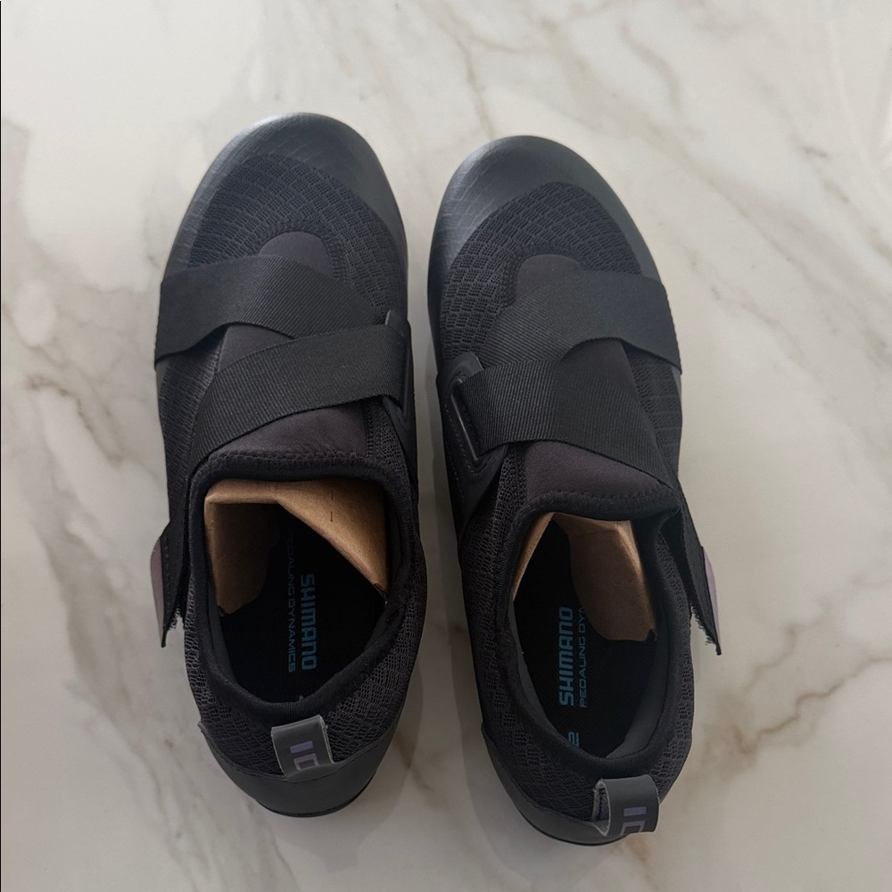 Shimano Men's Black and Brown Athletic Cycling Shoes with Velcro Straps